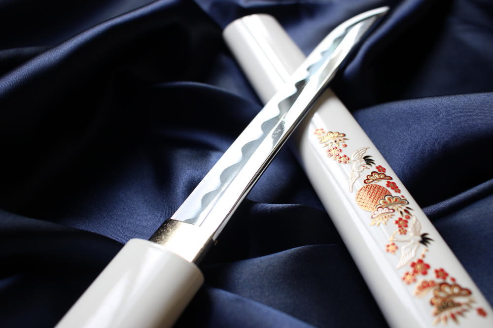 高級懐刀（懐剣）の模造刀。女性のお葬式や結婚式の懐剣（懐刀）としておすすめです。