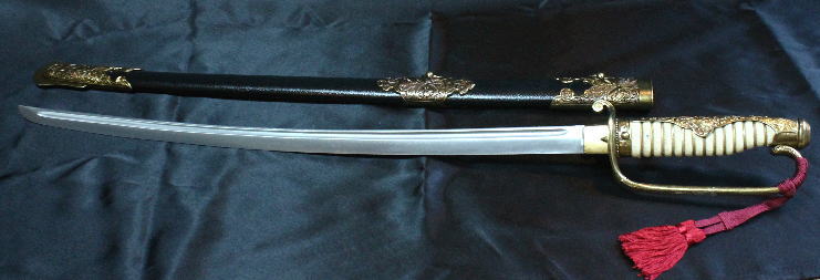 旧日本海軍・東郷平八郎のサーベル式「海軍指揮刀」