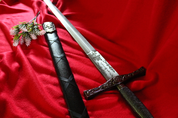 西洋剣ロングソードの販売。FateやFFのコスプレの剣に人気！